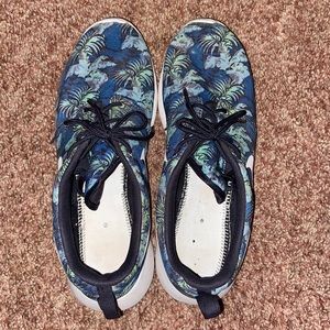 ⚡️NIKE ROSHE SIZE 10.5⚡️